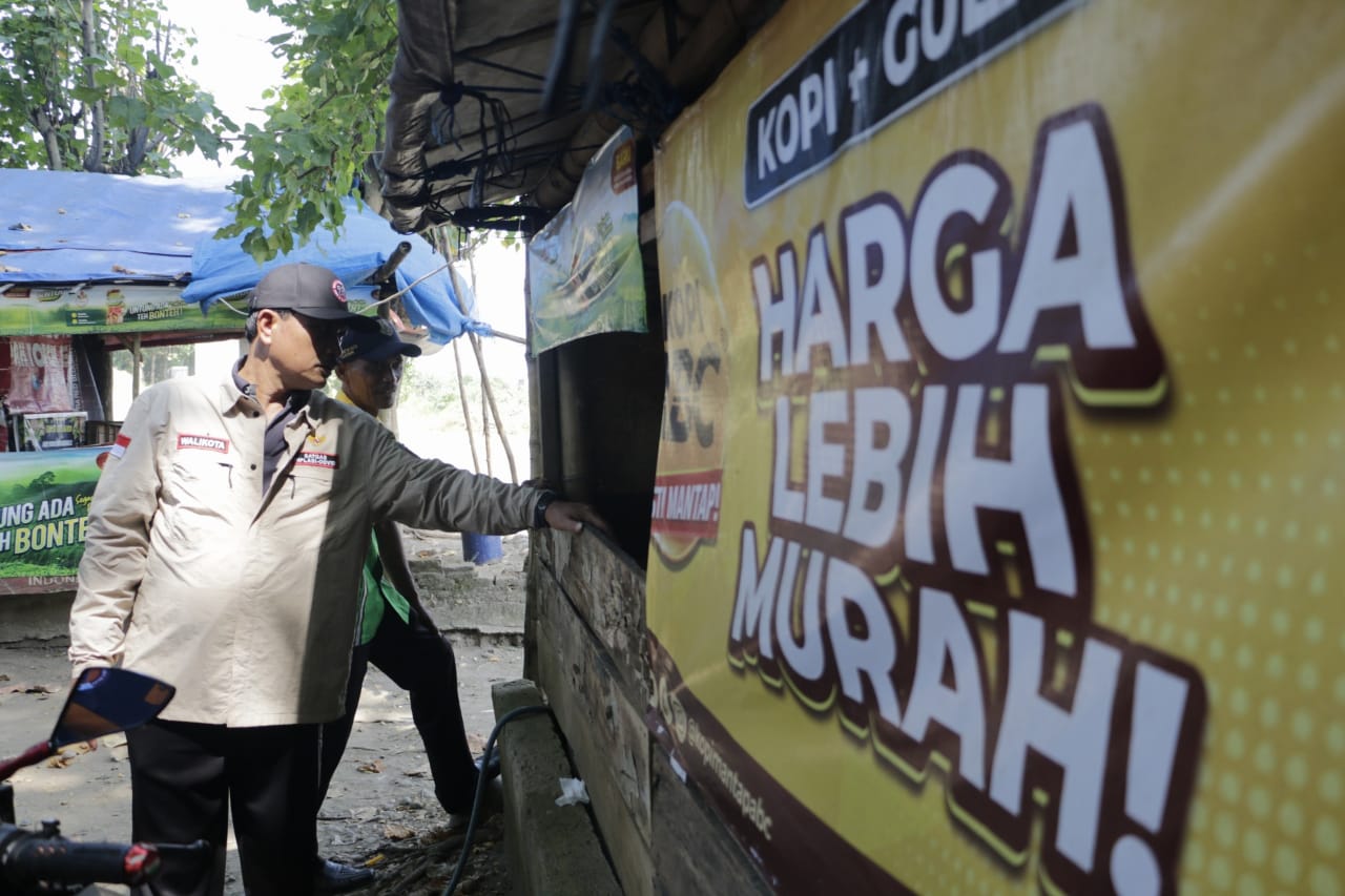 Kerja Bakti Bersama Warga di Lapak Pancasoka, Wali Kota Harap Kebersihan dan Kenyamanan Terus Dijaga