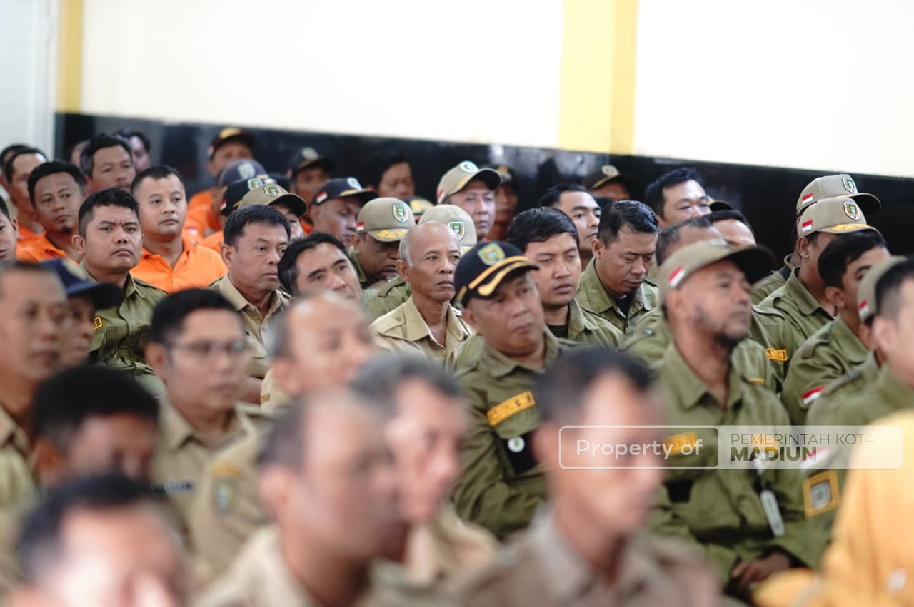Beri Pembinaan Pegawai Dinas Perdagangan, Wali Kota Targetkan Pasar Tradisional Zero Sampah di 2026