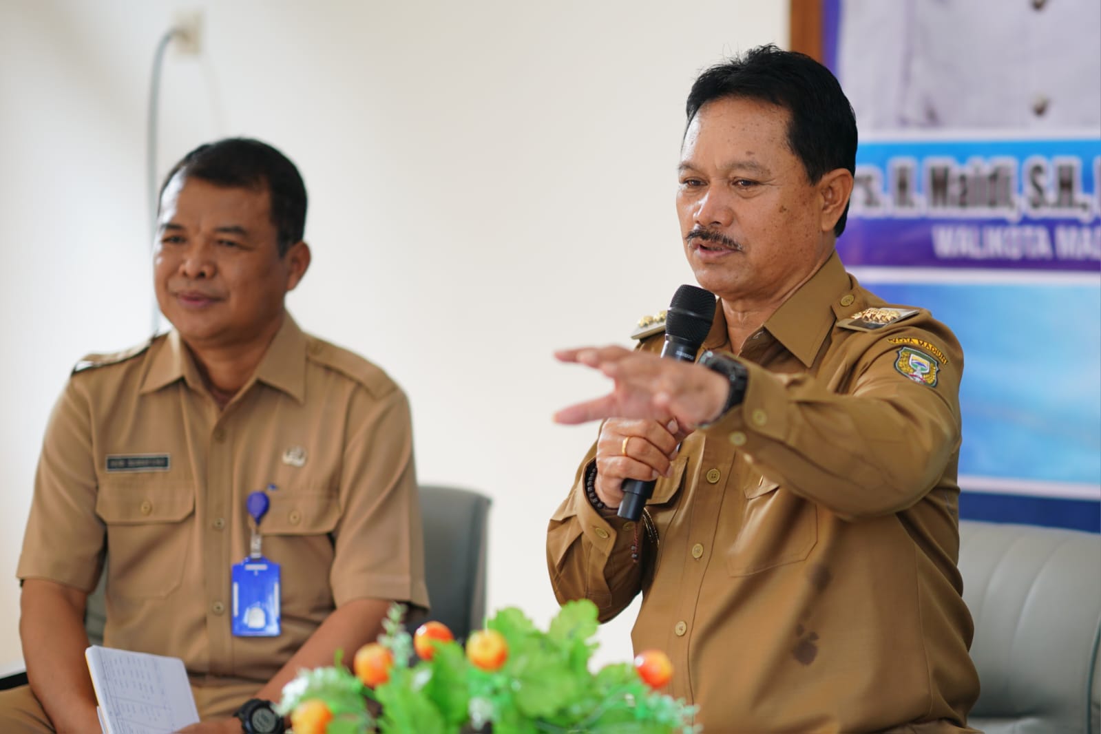 Salurkan Bantuan DBHCHT, Wali Kota Harap Bermanfaat Bagi Penerima