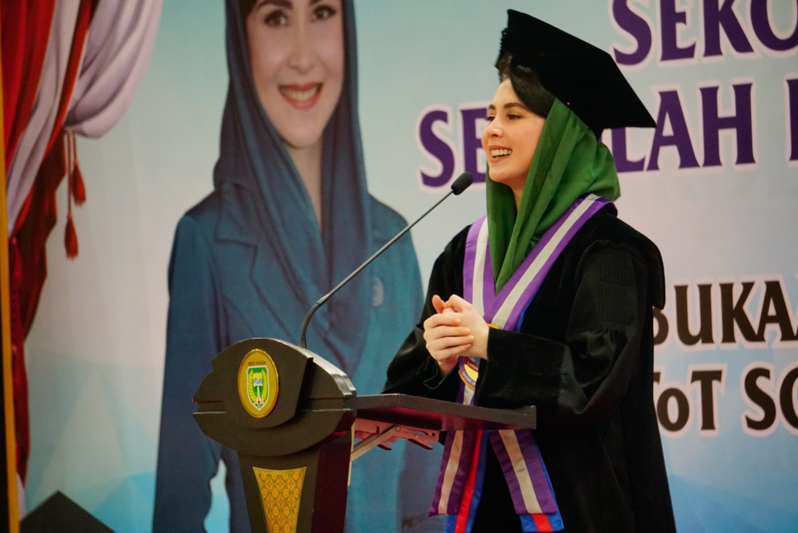 Selesaikan Pendidikan SOTH dan Selantang, Emak-Emak dan Lansia Laksanakan Wisuda