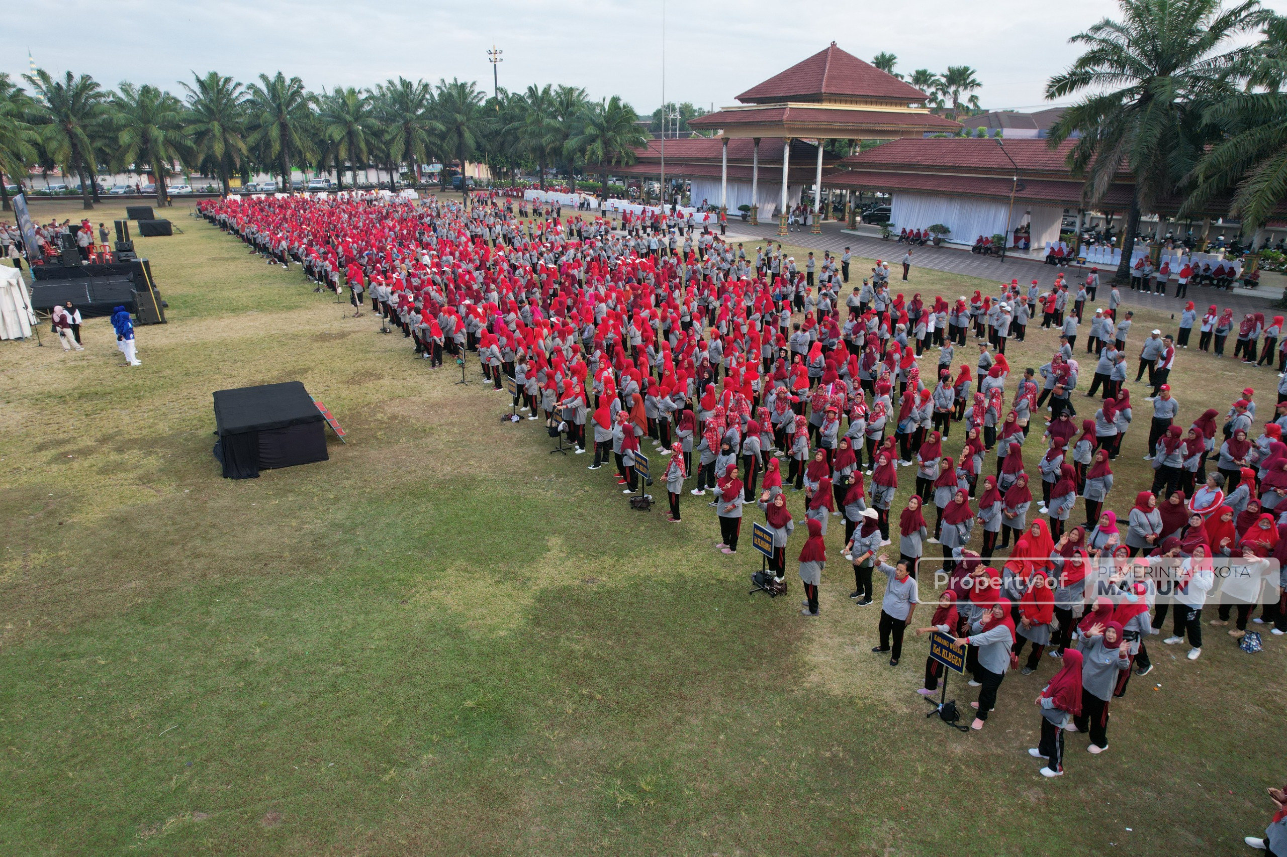 Plt Wali Kota Madiun Wujudkan Lansia Tangguh dan Tumbuh melalui Senam Bersama di Alun-Alun