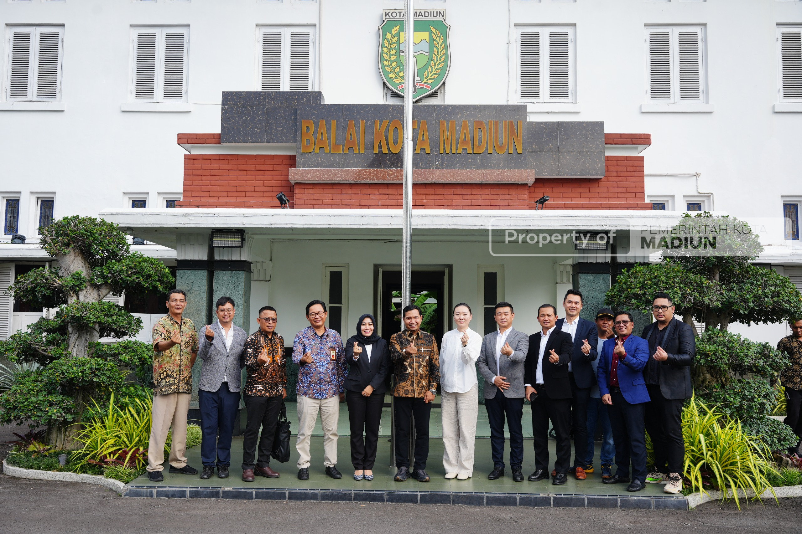Terima Dua Audiensi, Wali Kota Bahas Kelanjutan Penataan Kabel Jalur Bawah dan Madiun Berkilau di Pergantian Tahun Nanti