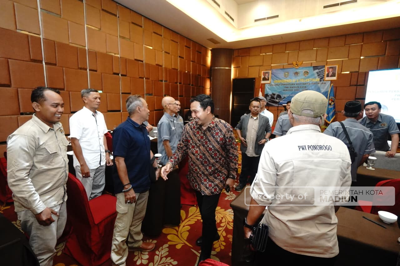 Hadiri Pelantikan PWI Madiun Raya, Wawali Tekankan Peran Strategis Wartawan dalam Membangun Kota Maju Mendunia