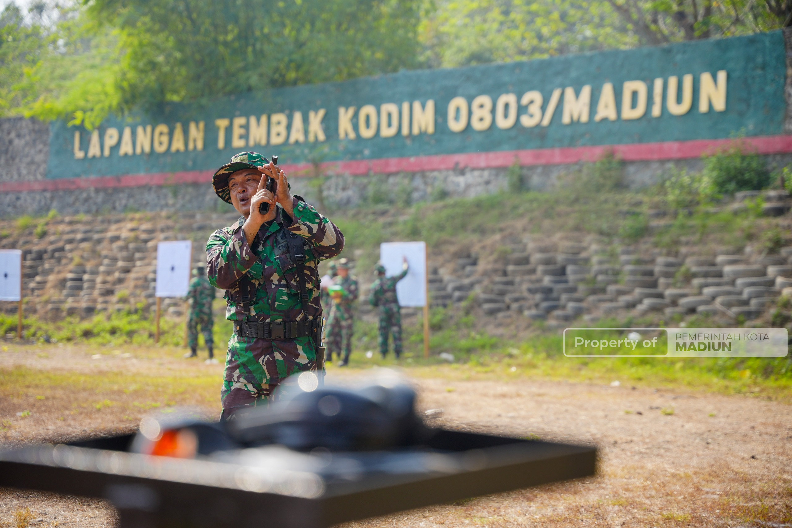 Perkuat Sinergi, Plt Wali Kota Madiun Asah Fokus dalam Latihan Menembak