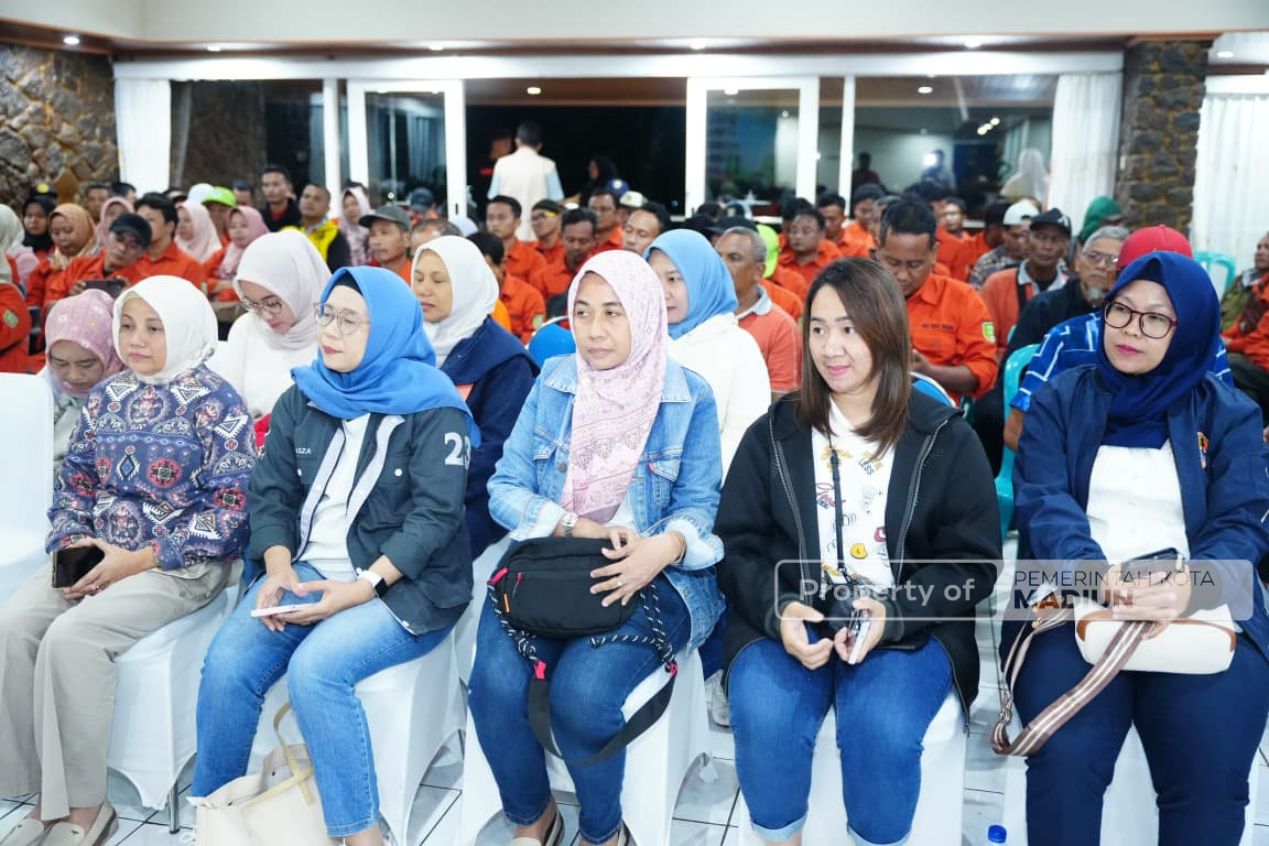 Tingkatkan Sinergi Pegawai, DLH Kota Madiun Gelar Sosialisasi dan Team Building