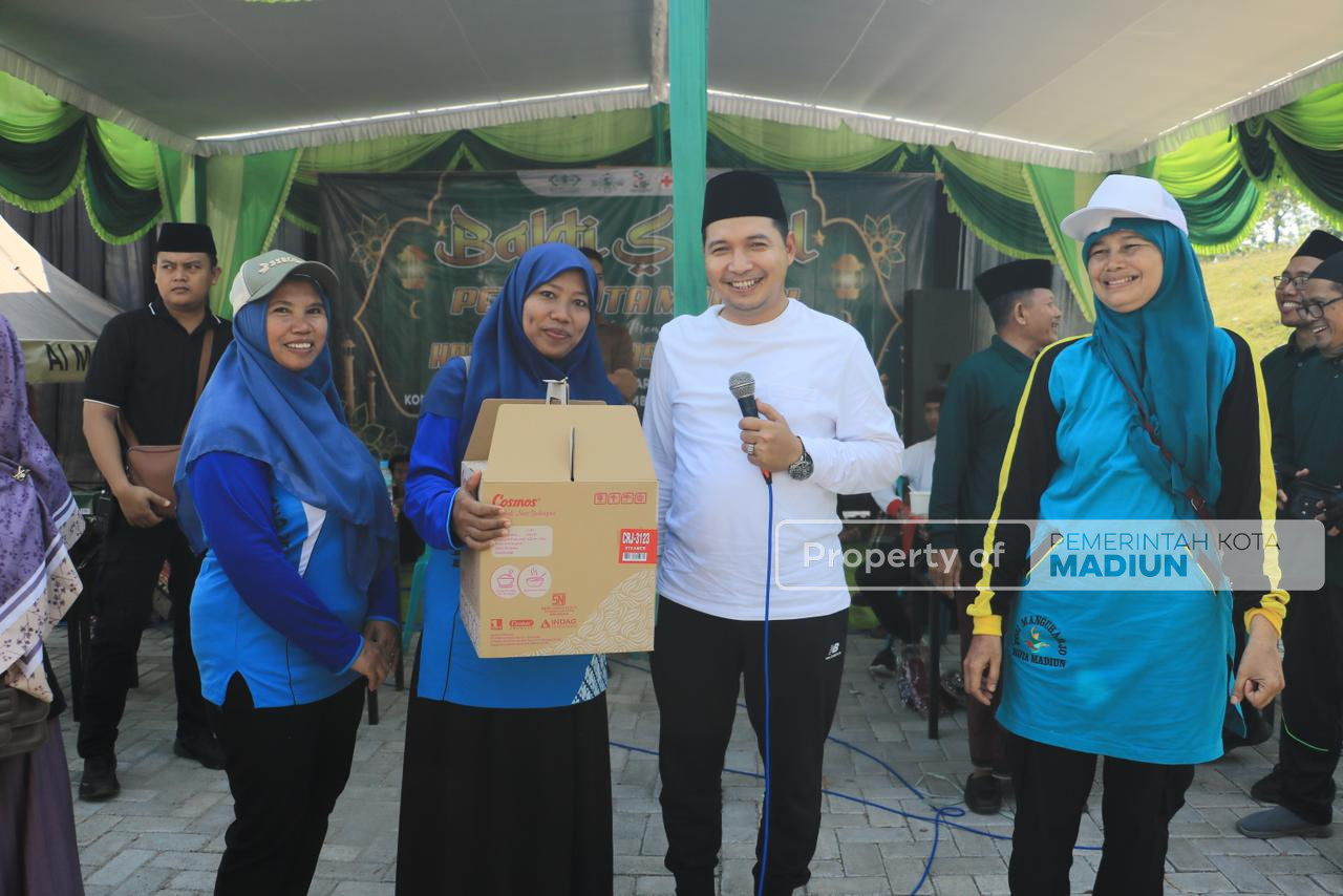 Semangat Bangun Silaturahmi, Wawali Apresiasi Santri dan Warga Lewat Sepeda Santai Hari Santri