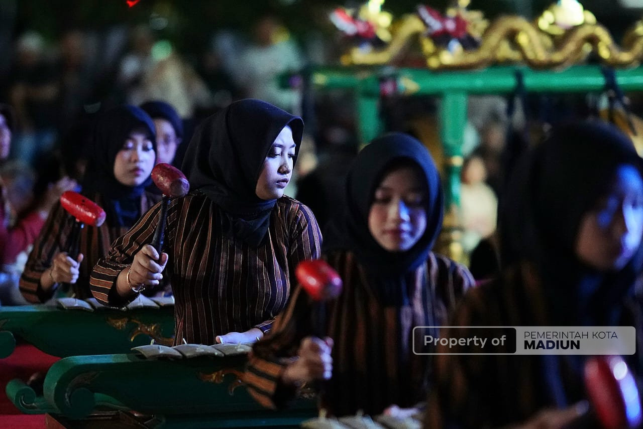 Dari Panggung Seni, Plt Wali Kota Dorong Budaya Jadi Penggerak Ekonomi Kelurahan