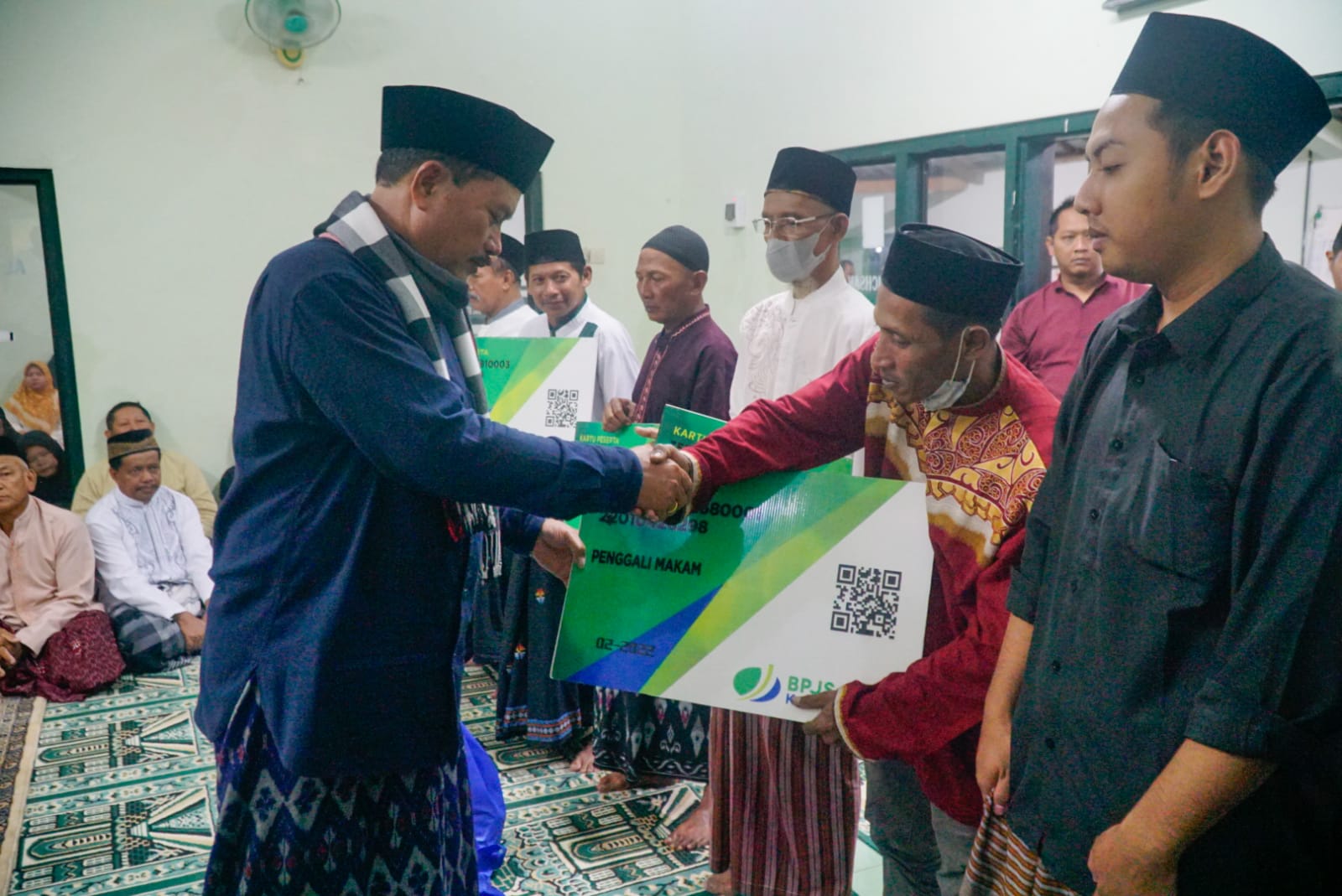 Beribadah di Masjid Al Ichsan, Wali Kota Sampaikan Program Pembangunan