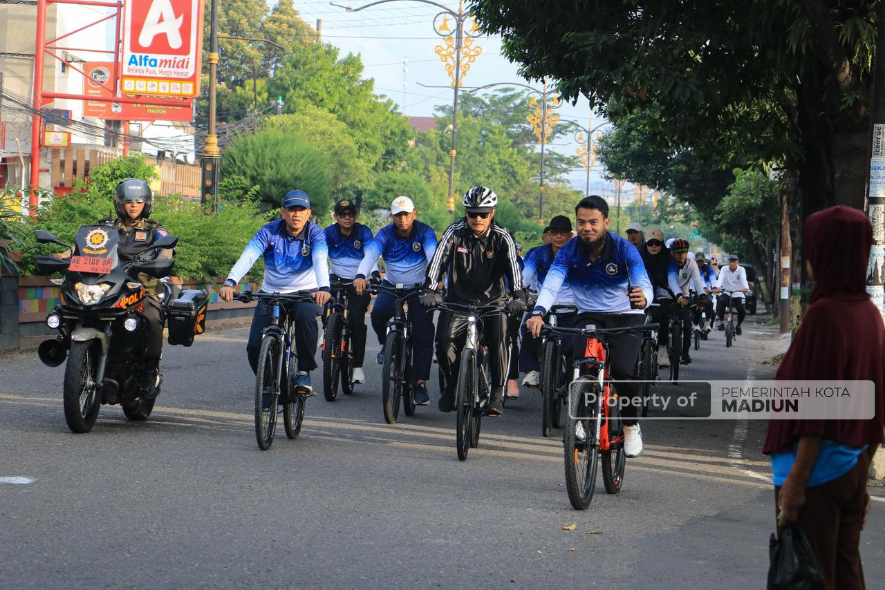 Gowes Lapangan, Wali Kota Madiun Tinjau Renovasi Kecamatan Taman dan Pembangunan Kampung Jepang