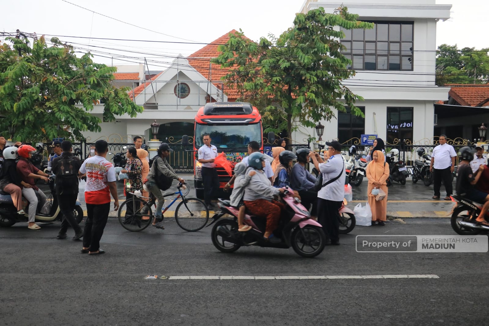 Program Berbagi Takjil Pemkot Madiun, OPD Bagikan Ratusan Paket Selama Ramadan