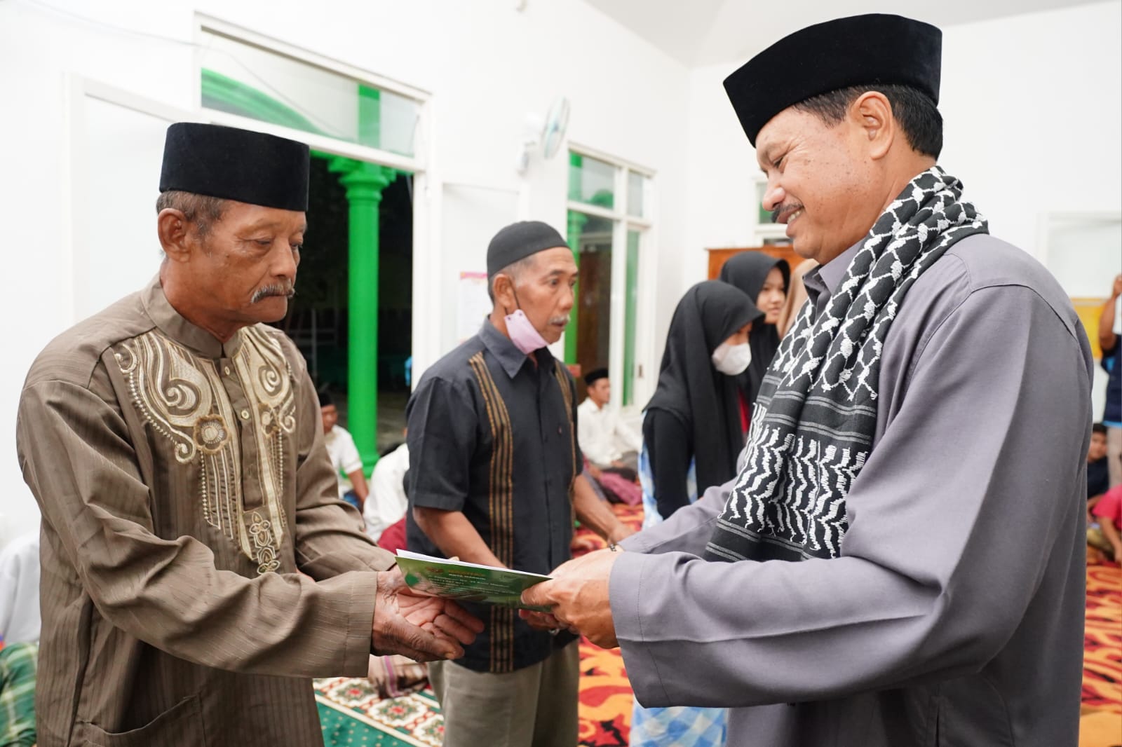 Safari Ramadan di Masjid Ar-Raudhah, Wali Kota Salurkan Bantuan Sampai Sosialisasikan Persiapan Lebaran