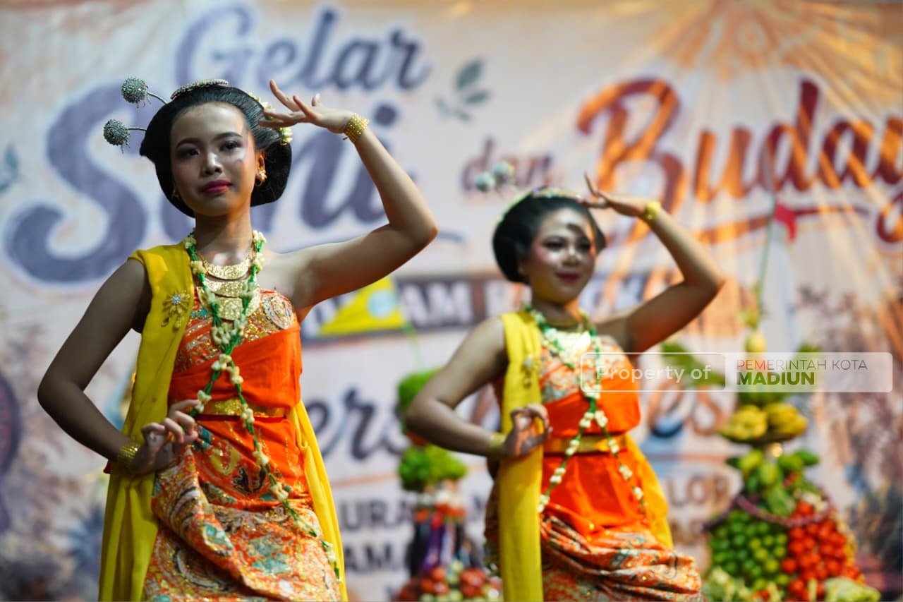 Hadiri Puncak Bersih Desa Madiun Lor, Plt Wali Kota Apresiasi Kreativitas Warga