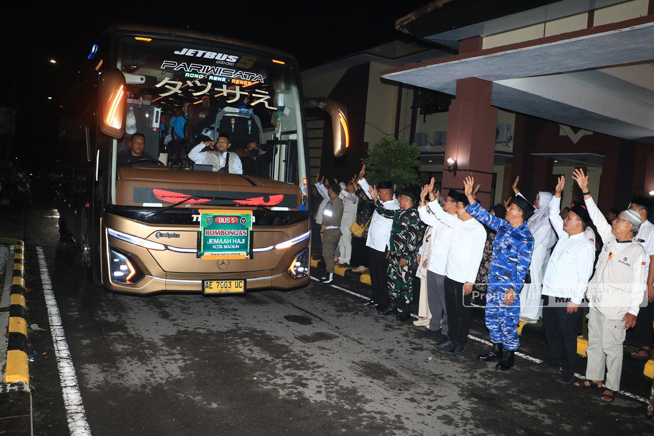 227 Jamaah Haji Kota Madiun Resmi Diberangkatkan, Plt Wali Kota Titip Doa dan Harapan