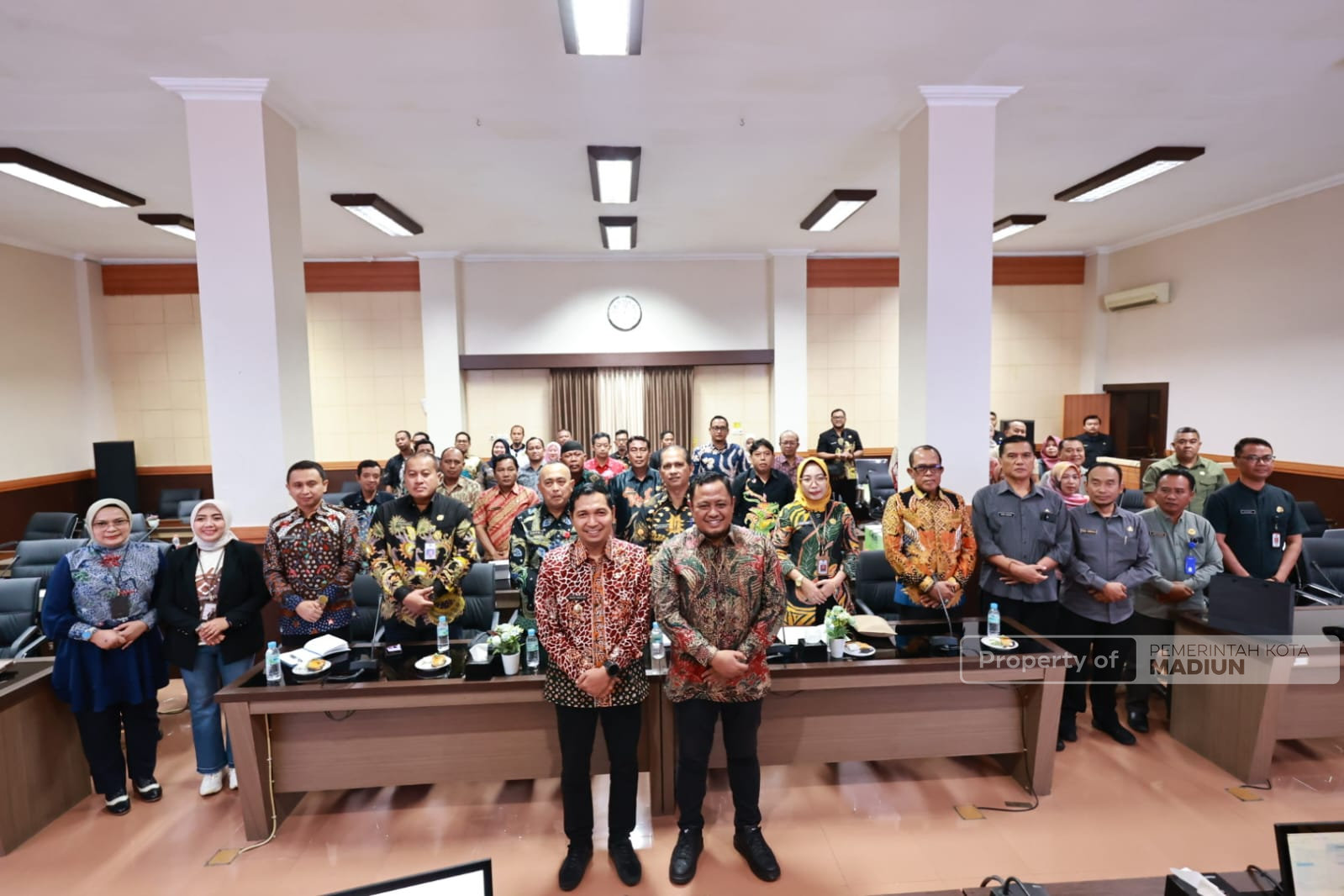 Terima Kunjungan Studi Komparasi Pemkab Probolinggo, Plt Wali Kota Bagikan Strategi Pengelolaan Retribusi untuk Optimalkan PAD
