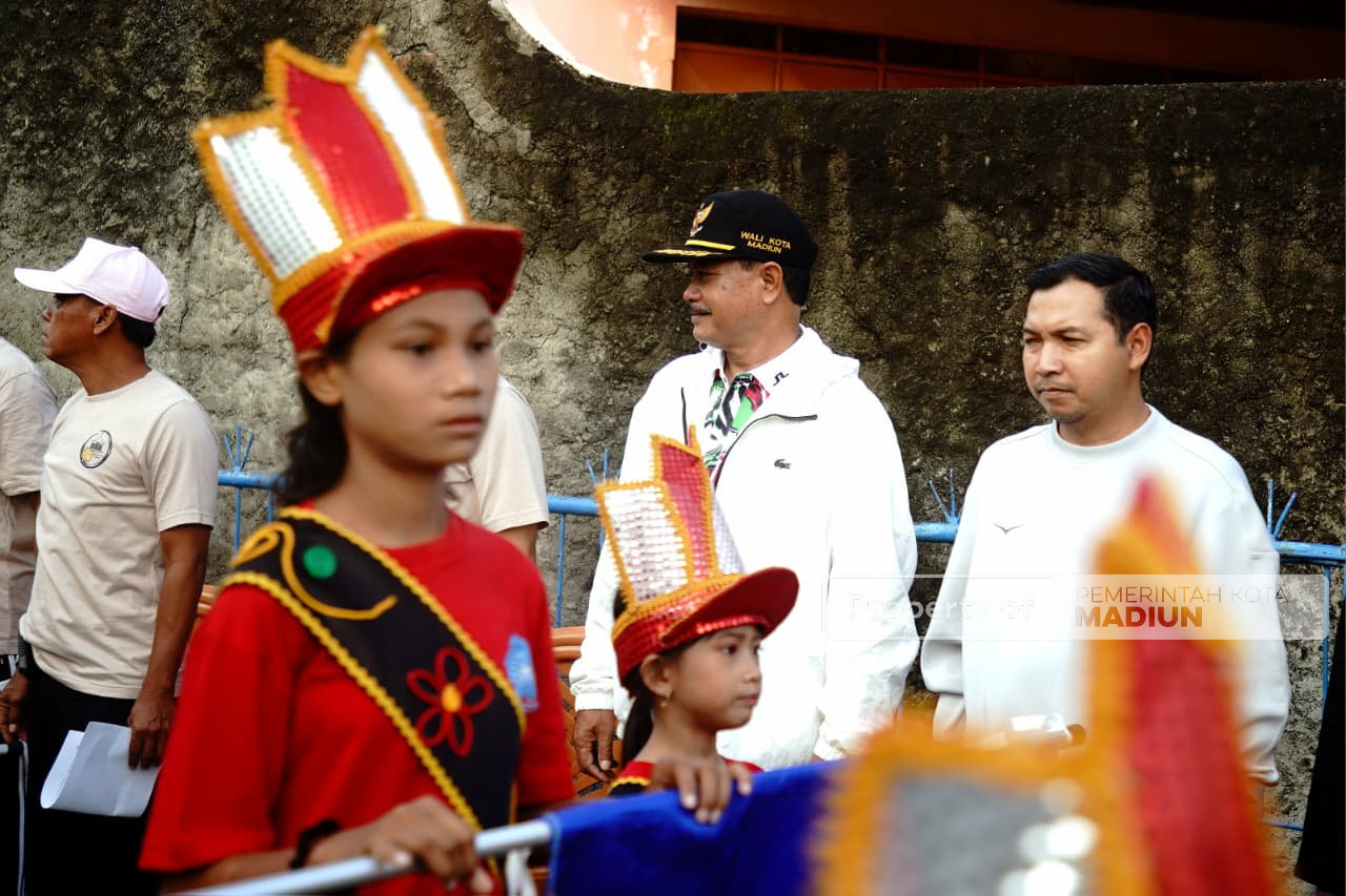 Berangkatkan Jalan Santai Budaya HUT ke-26 Paroki Mater Dei Madiun, Wali Kota Beri Selamat dan Apresiasi Kegiatan