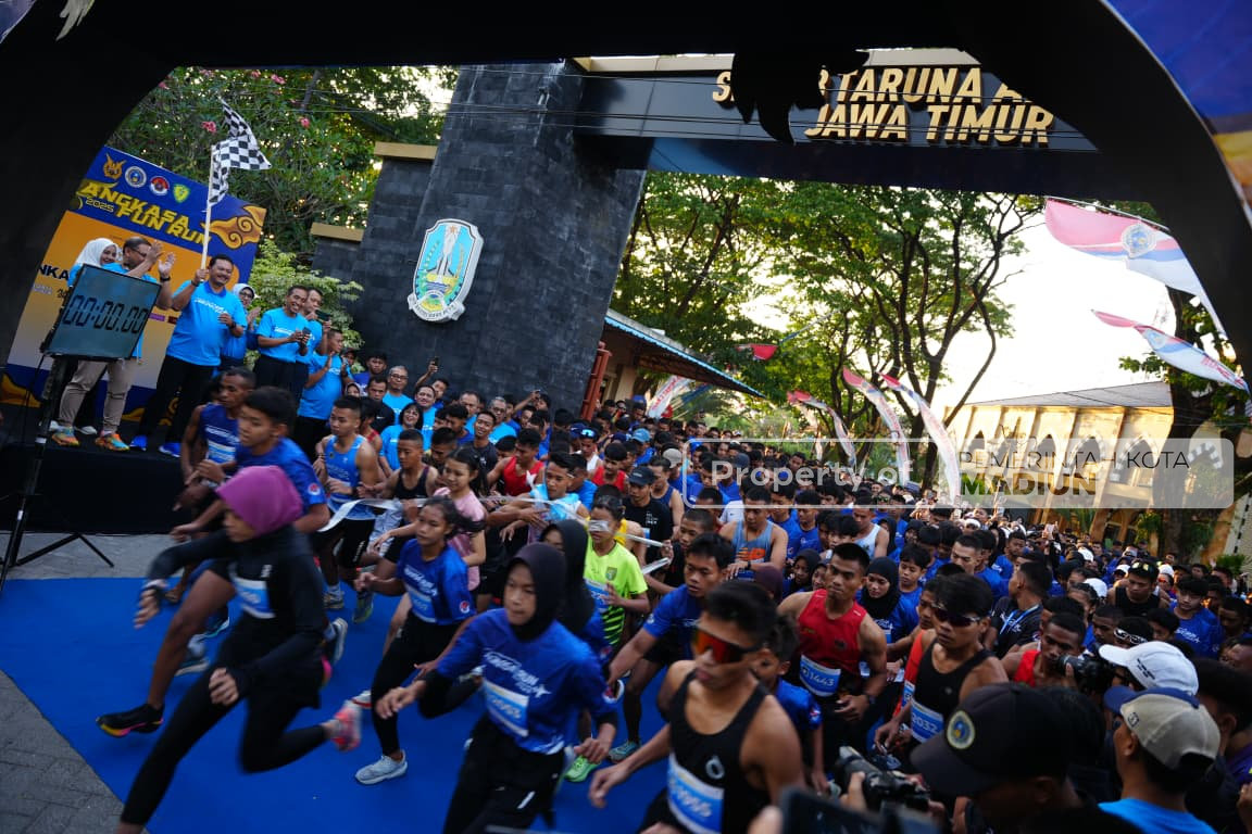 Hadiri Angkasa Fun Run 2025, Wali Kota Madiun: SMAN 3 Taruna Angkasa Madiun Luar Biasa!