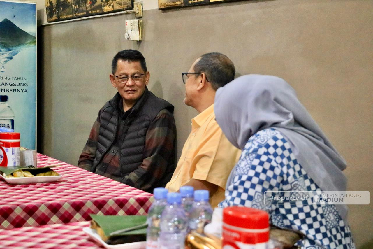 Deputi Pelayanan Publik KemenPAN-RB Kunjungi Kota Pendekar, Cicipi Makanan Khas sebelum ke Balai Kota