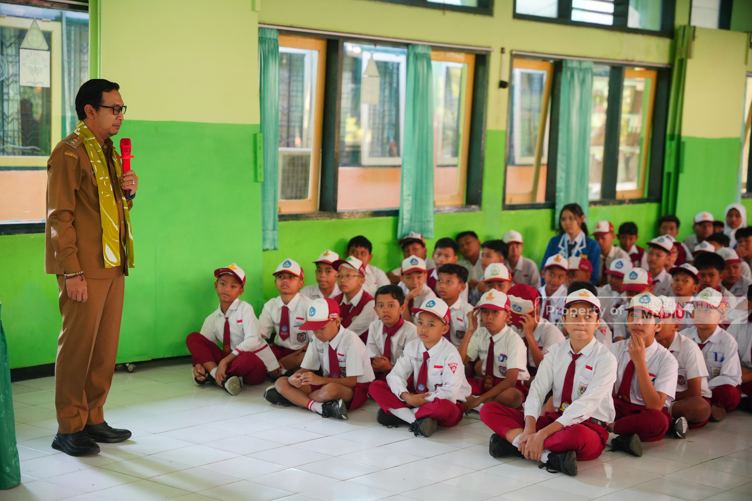 Kawal MPLS Perdana, Plt Wali Kota Dorong Terwujudnya Lingkungan Belajar yang Aman dan Berkarakter