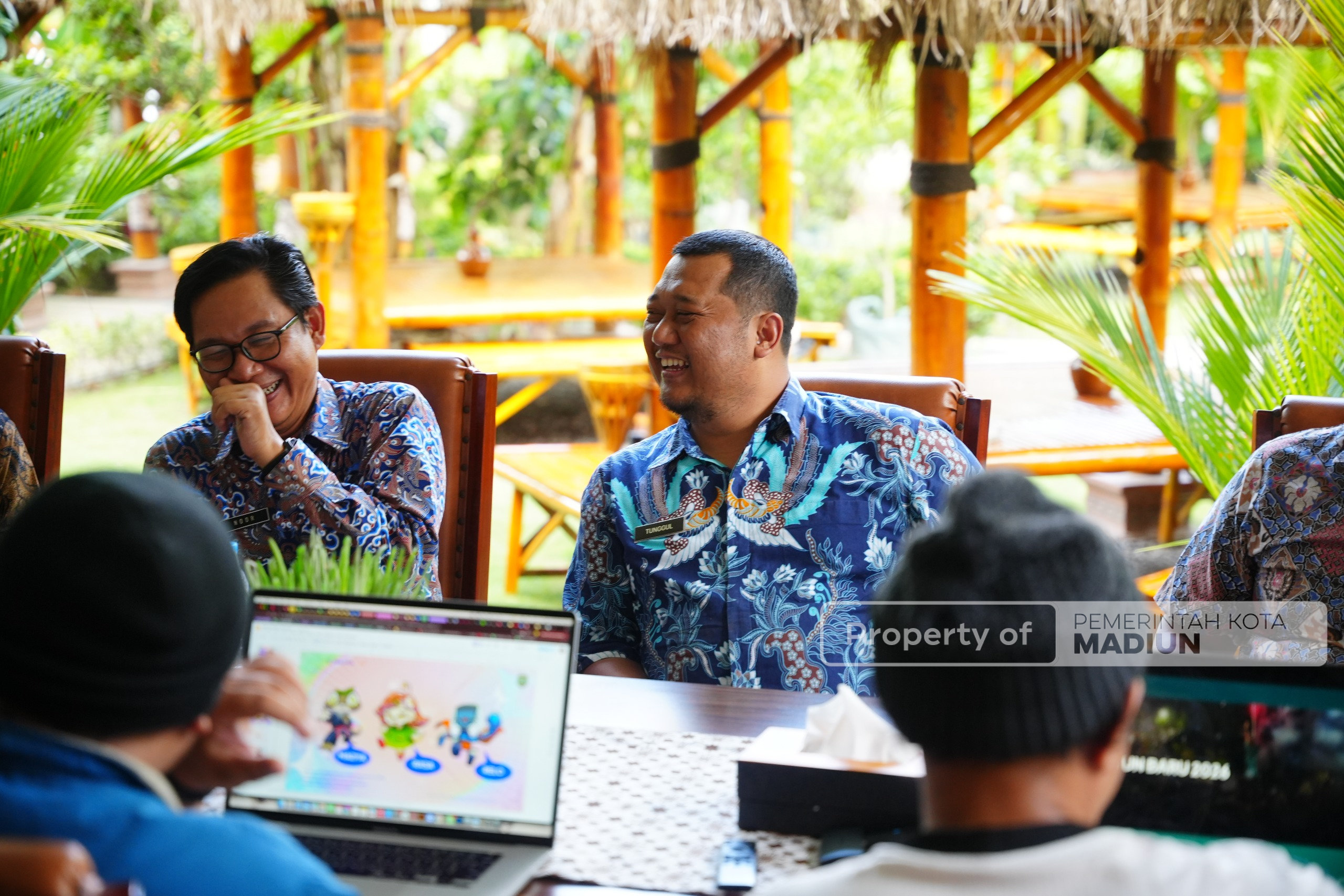 Terima Dua Audiensi, Wali Kota Bahas Kelanjutan Penataan Kabel Jalur Bawah dan Madiun Berkilau di Pergantian Tahun Nanti