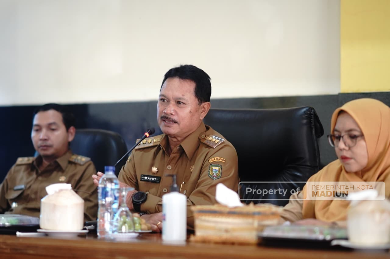 Beri Pembinaan Pegawai Dinas Perdagangan, Wali Kota Targetkan Pasar Tradisional Zero Sampah di 2026