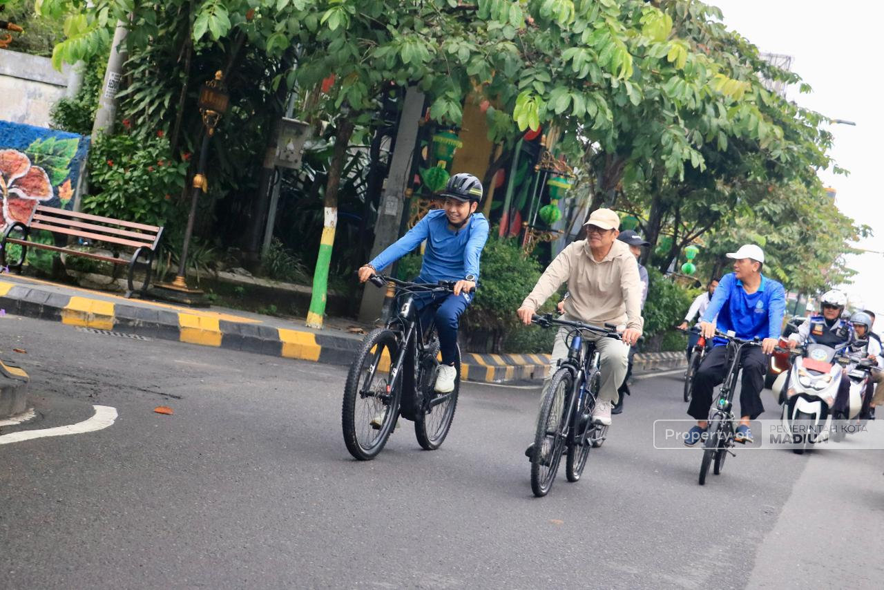 Gowes Tinjau Lapangan, Plt Wali Kota Madiun Siapkan Pengembangan Destinasi Baru