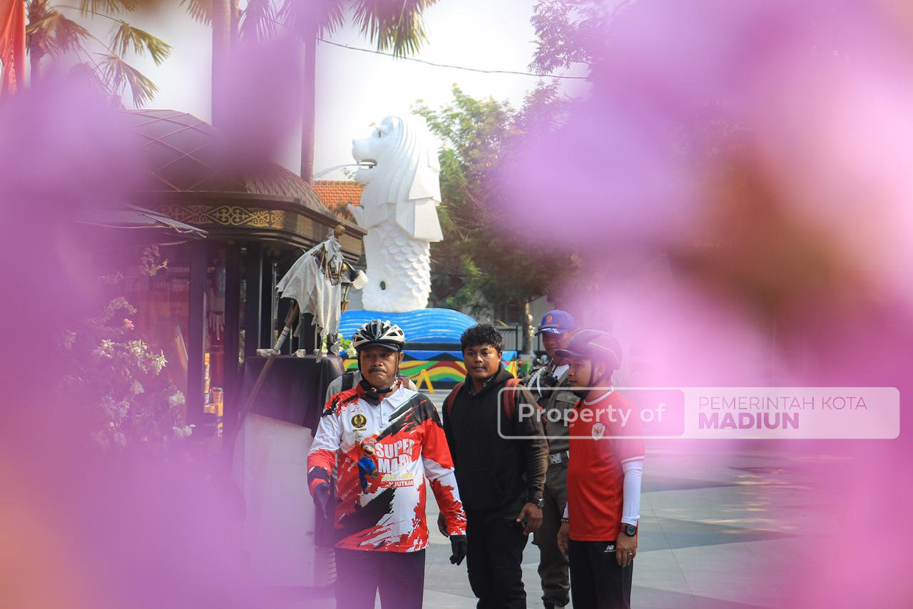 Gowes Sambil Pantau Kota, Wali Kota Madiun Cek Progres MPP dan Sapa Warga di Sepanjang Rute