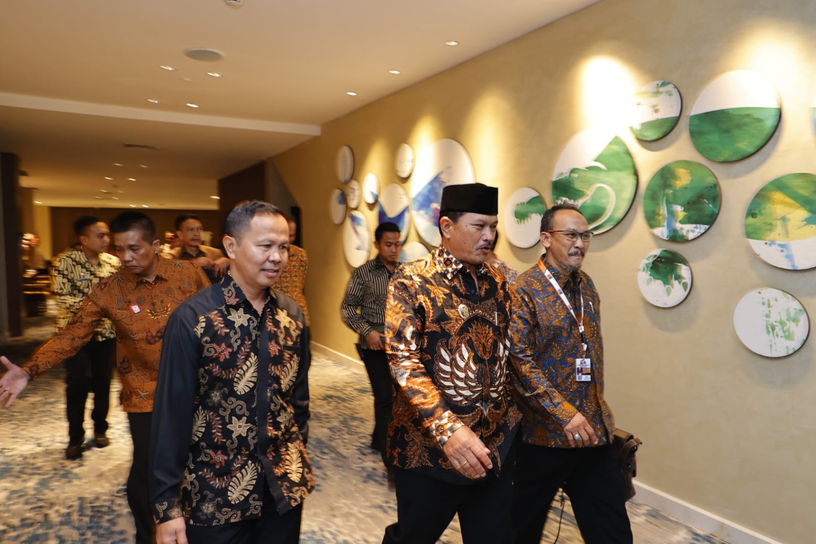 Dinilai Sukses Gerakkan Pembangunan Daerah, Wali Kota Raih Penghargaan Tokoh Inovator Keinsinyuran Dari PII Jatim