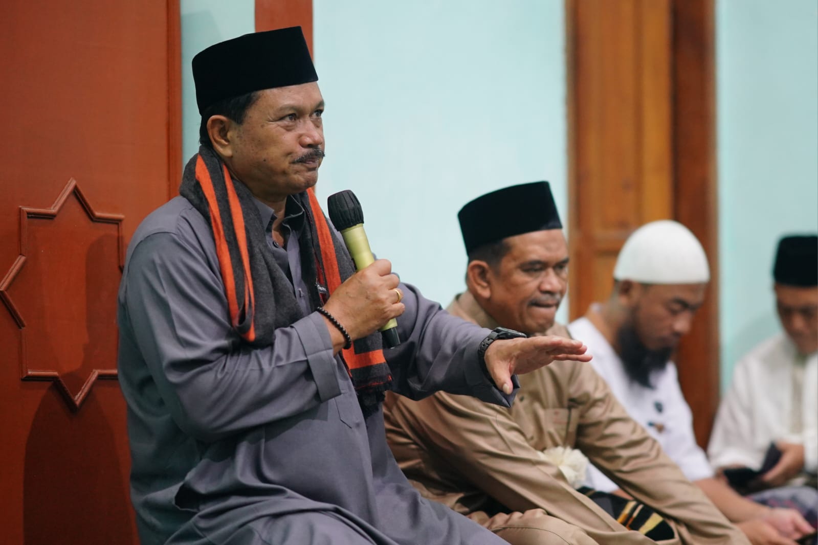 Salat Isya di Musala Ar-Rahman, Wali Kota Juga Serap Berbagai Usulan