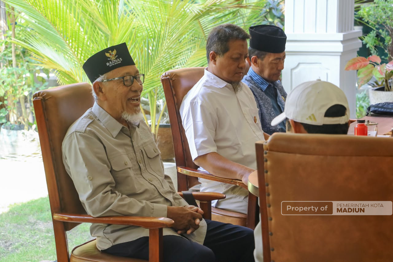 Turut Ramaikan Hari Jadi, Basnaz Kota Madiun Gelar Madiun Berbagi, Voucher Alat Sekolah, hingga Bantuan Dhuafa Berprestasi