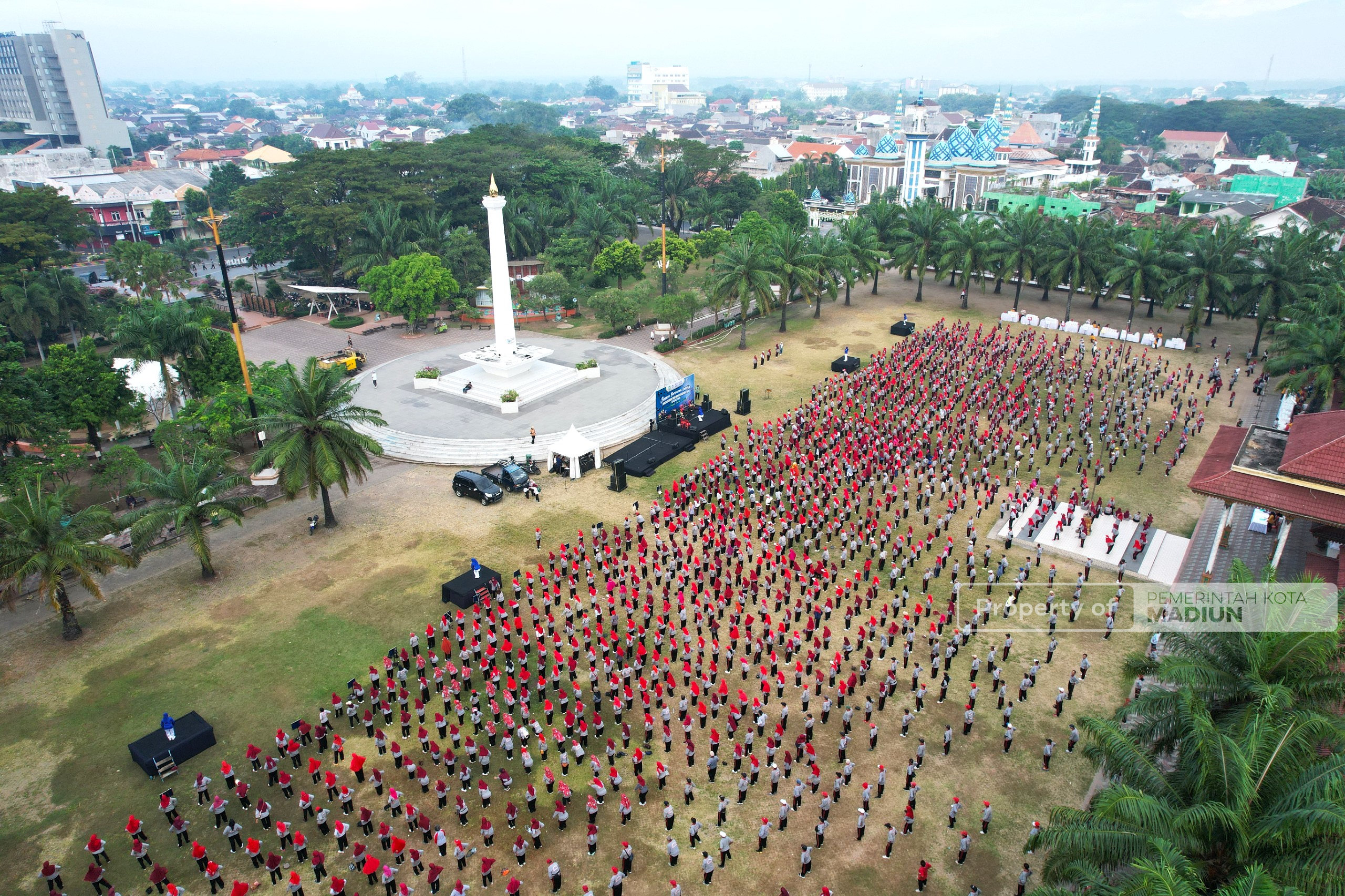 Plt Wali Kota Madiun Wujudkan Lansia Tangguh dan Tumbuh melalui Senam Bersama di Alun-Alun