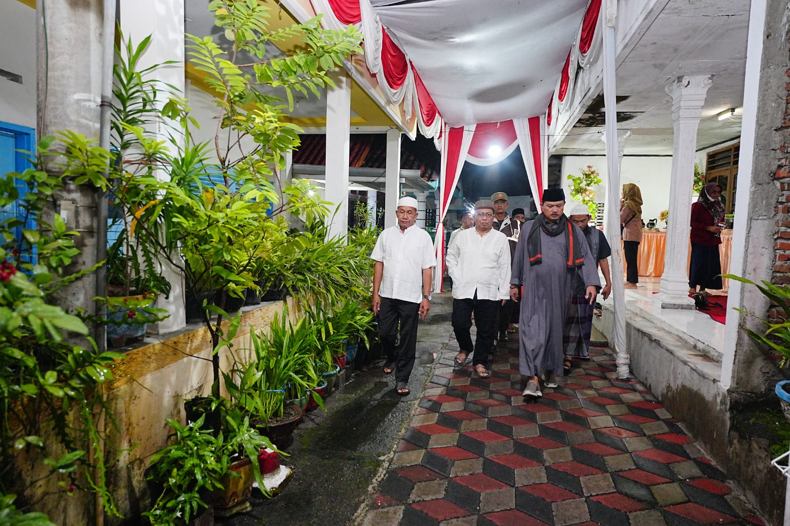 Lewat Shalat Isya Berjamaah, Wali Kota Ajak Warga Dukung Pembangunan Kota