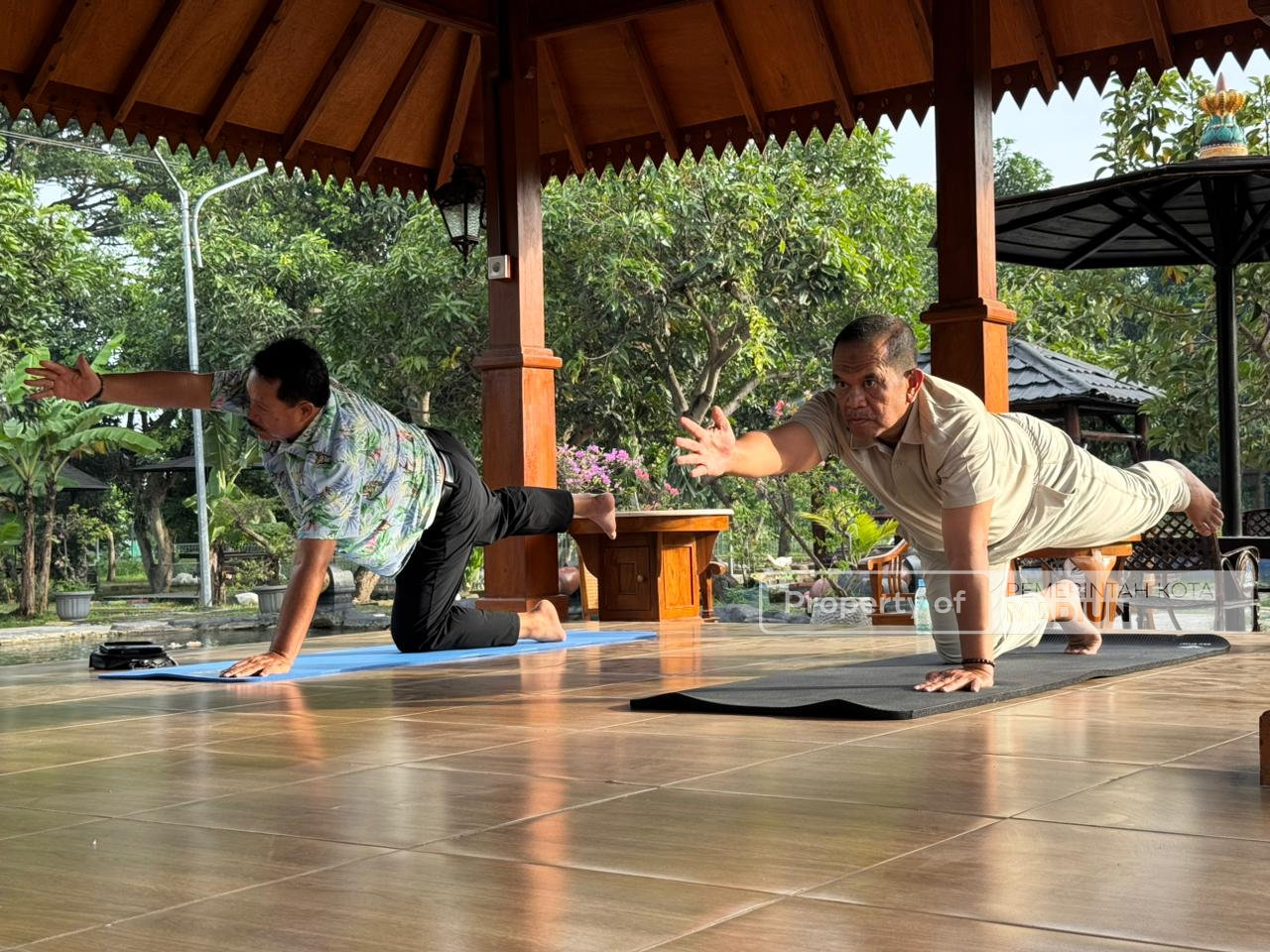 Jaga Kebugaran Aparatur, Wali Kota Madiun Rutinkan Senam Yoga di Green House
