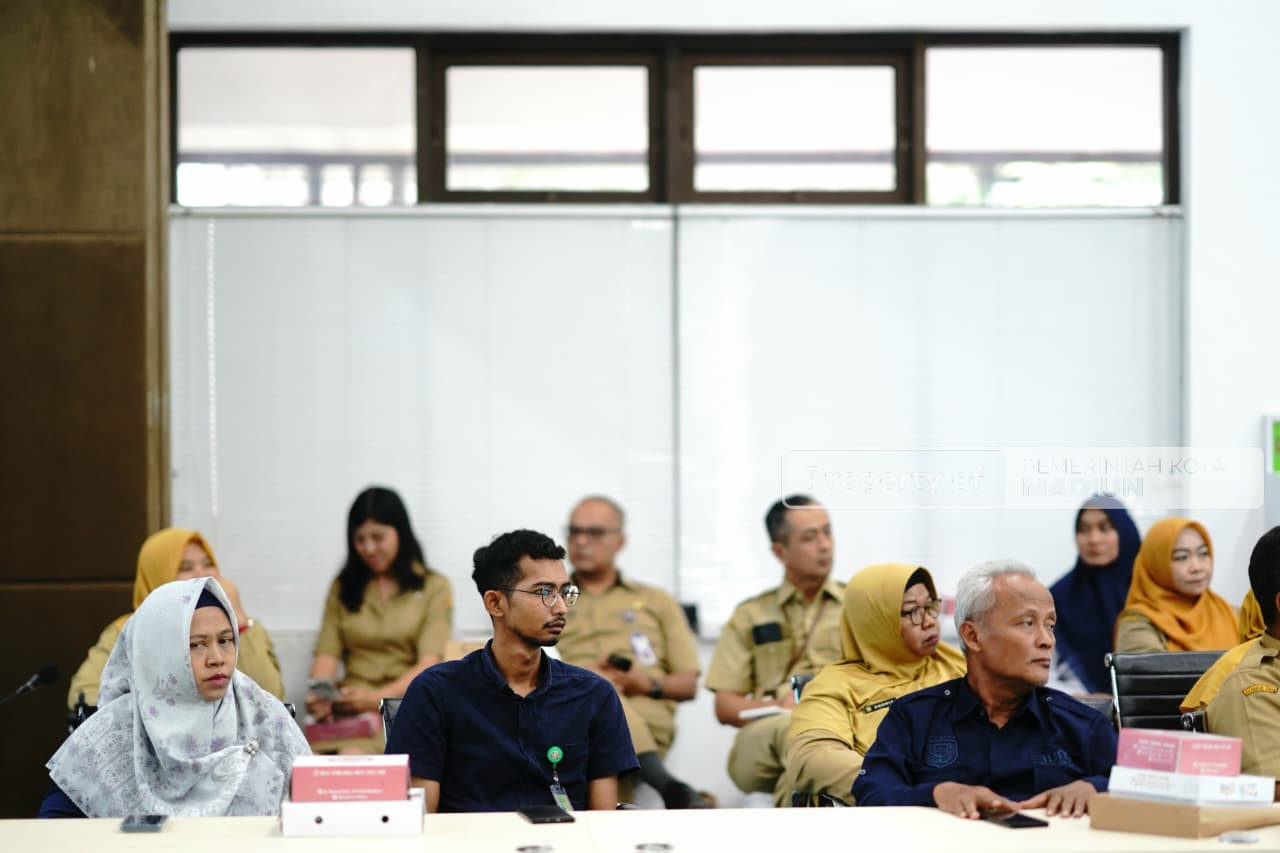 Pastikan Stabilitas Harga Jelang Nataru 2026, Wali Kota Pimpin HLM TPID Kota Madiun