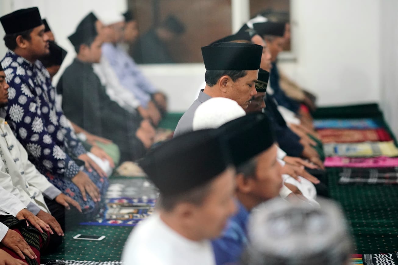 Safari Ramadan di Masjid Ar-Raudhah, Wali Kota Salurkan Bantuan Sampai Sosialisasikan Persiapan Lebaran